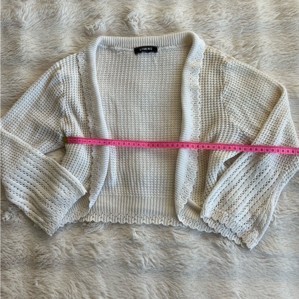 Elegant White Knit Women's Sweater 🎀